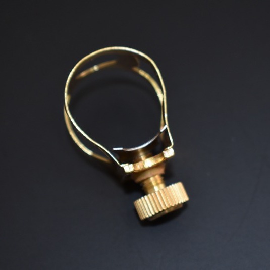 Alto saxofón flauta cabeza clip de metal flauta cabeza silbato abrazadera accesorios para instrumentos musicales fabricante