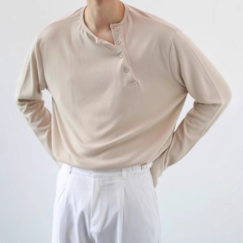 Long-Sleeve Men's High-End Henley Collar T-Shirt with a Unique Design, Featuring a Half-Button Closure, Suitable for a Minimalist Style, Casual and Versatile Long-Sleeve Men's High-End Henley Collar T-Shirt with a Unique Design, Featuring a Half-Button Closure, Suitable for a Minimalist Style, Casual and Versatile