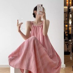 ドーパミンのピンクのぼかし染めのワンピースの女性の夏はやせている気質の大きいスカートのノースリーブのビーチの長いスカートの休暇のサスペンダーのスカートを現します。