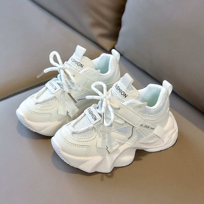 Zapatos de papá suaves para niños, primavera de 2026 zapatos de deporte transpirables antideslizantes para niñas en stock image 8