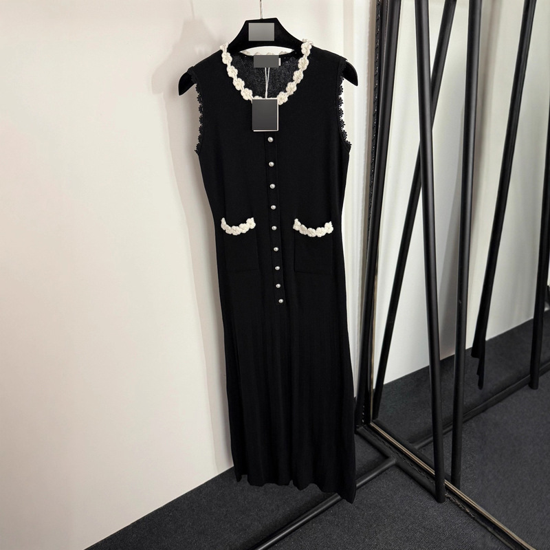 2025 Super Volume New Style Pearl Button Stereo Crochet Round Neck Knitted Sleeveless Vest Dress Long Skirt