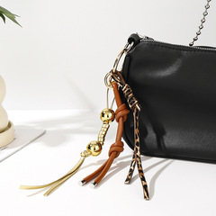 売れ筋のファッショナブルなバッグペンダント miu シリーズ多用途キーホルダーシンプルなレザー編組ロープ携帯電話ペンダント