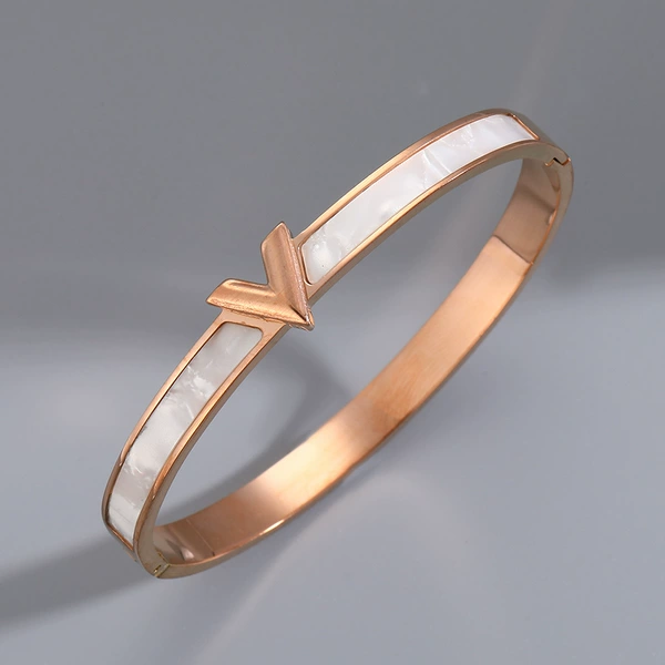 V -character rose gold