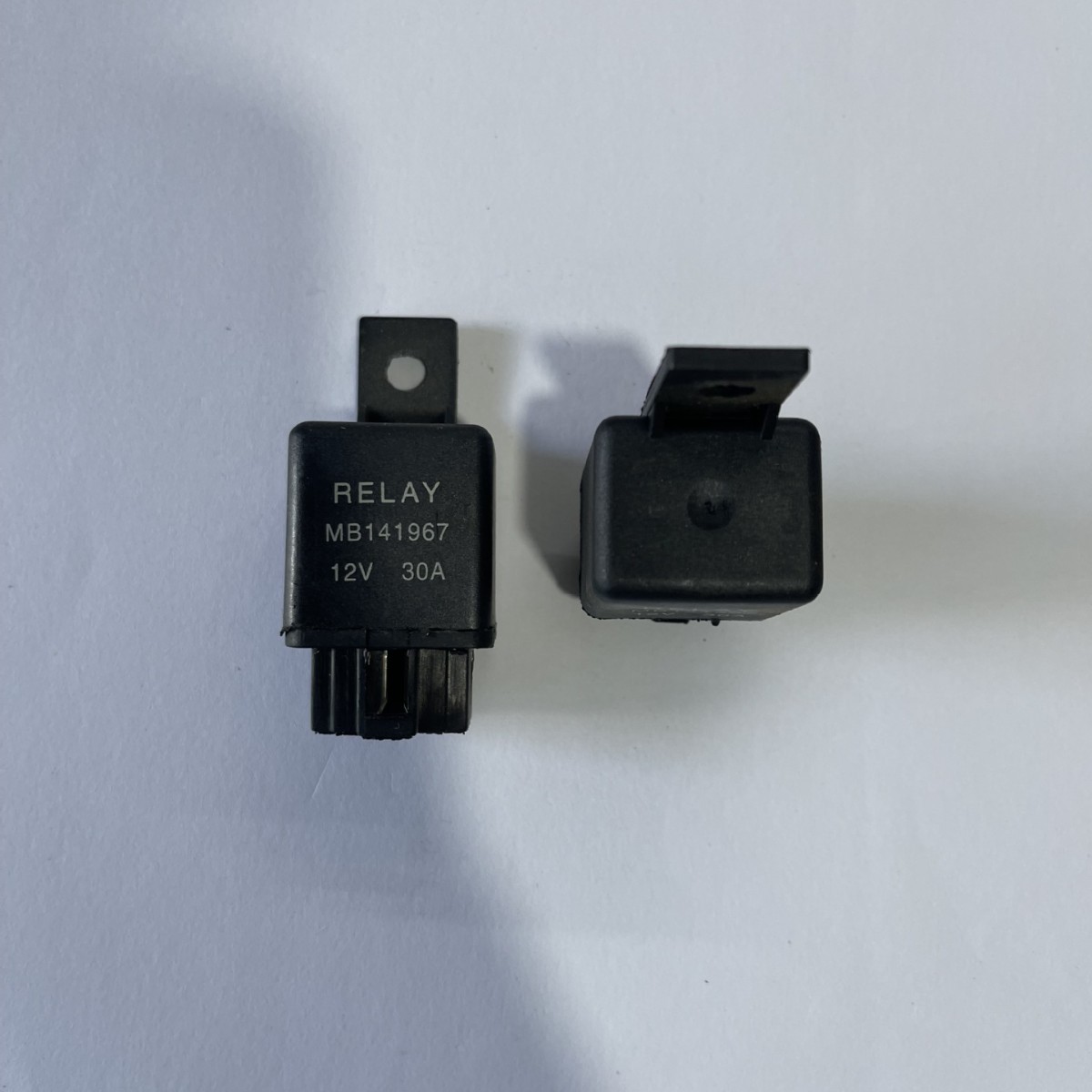 空调继电器空调带尾巴继电器MB141967 12V