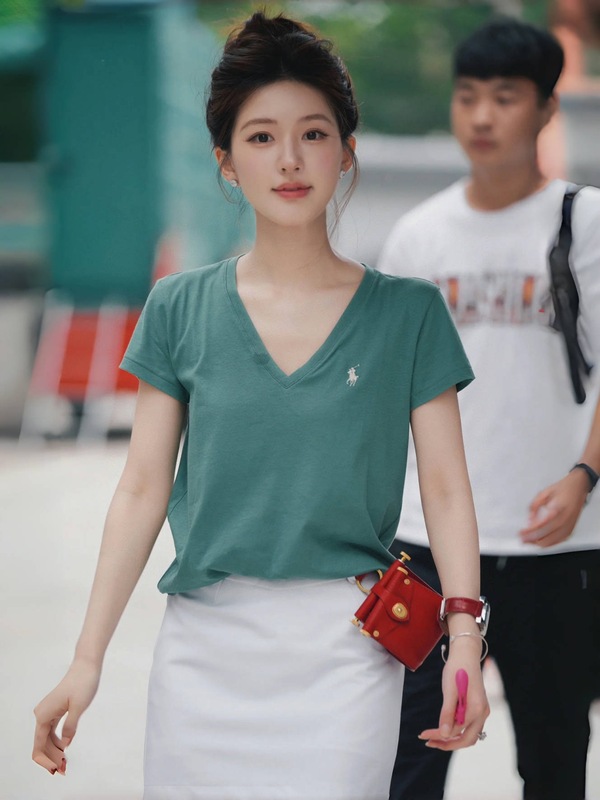 原标拉夫赵露思同款刺绣小马标V领T恤舒适薄款透气简约女上衣|undefined