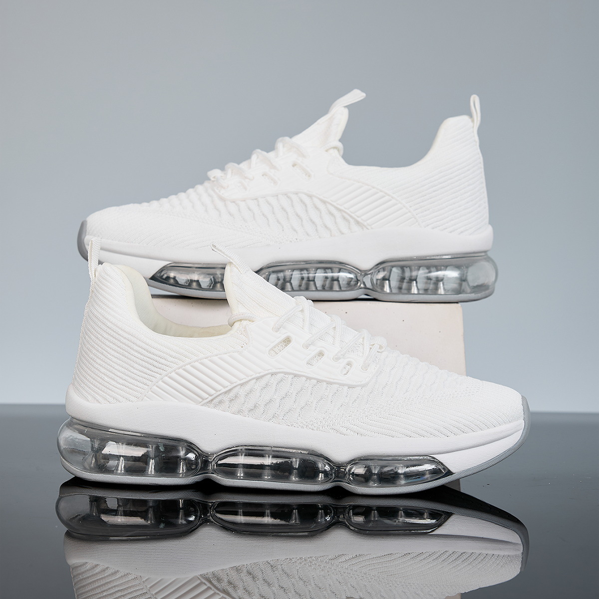 Breathable White Mesh Running Shoes For Men With Air Cushioning_voghion.com