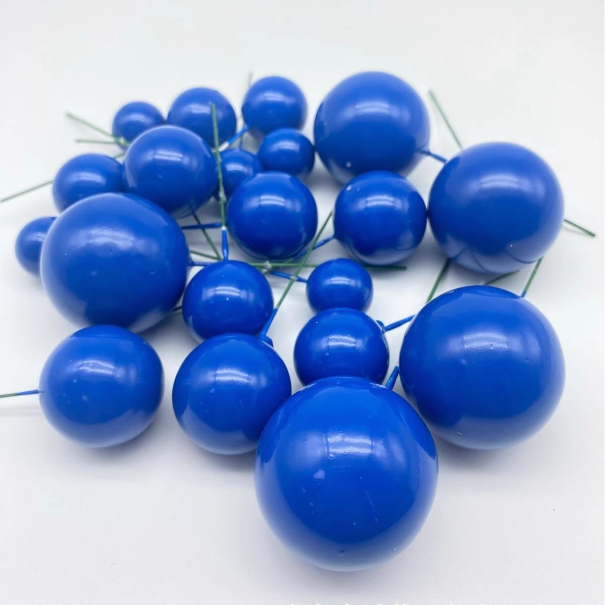 진한 파란색 공 혼합 20개입 (4가지 사이즈 각 5개)