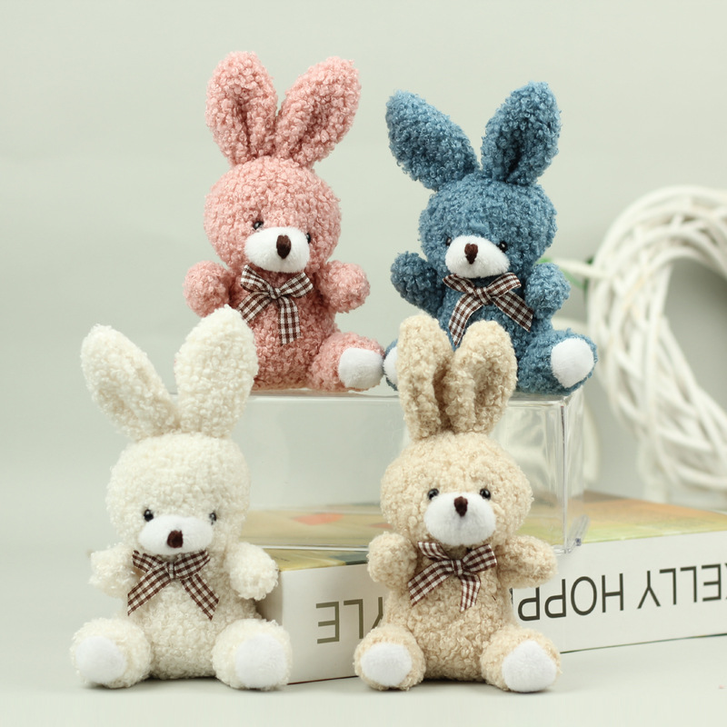 Dibujos animados lindo pajarita sentado conejito muñeca de juguete de los niños de peluche colgante mochila llavero muñeca al por mayor