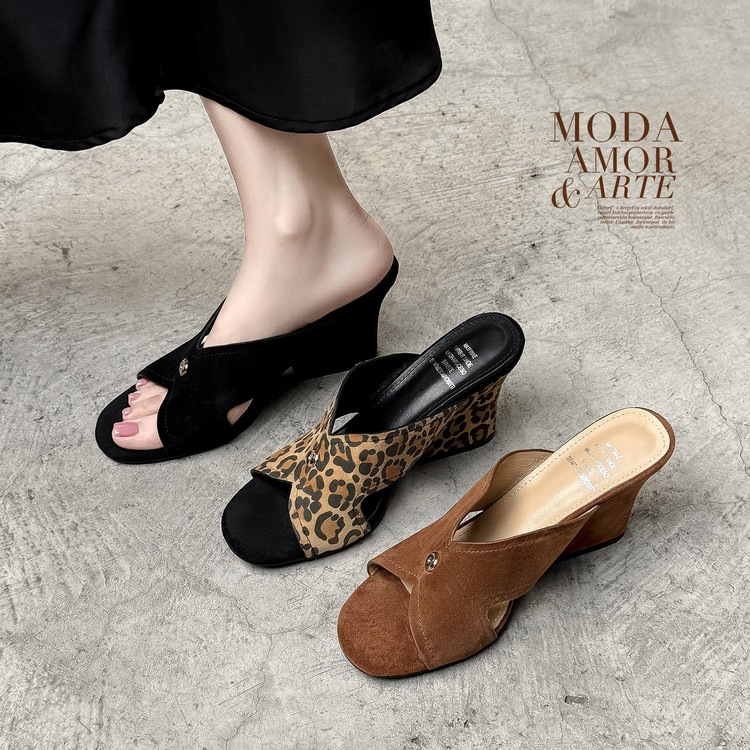 Sandal nữ da cừu hở mũi quai chéo gót xuồng 5 cm — màu nâu, Trang chủ, màu đen