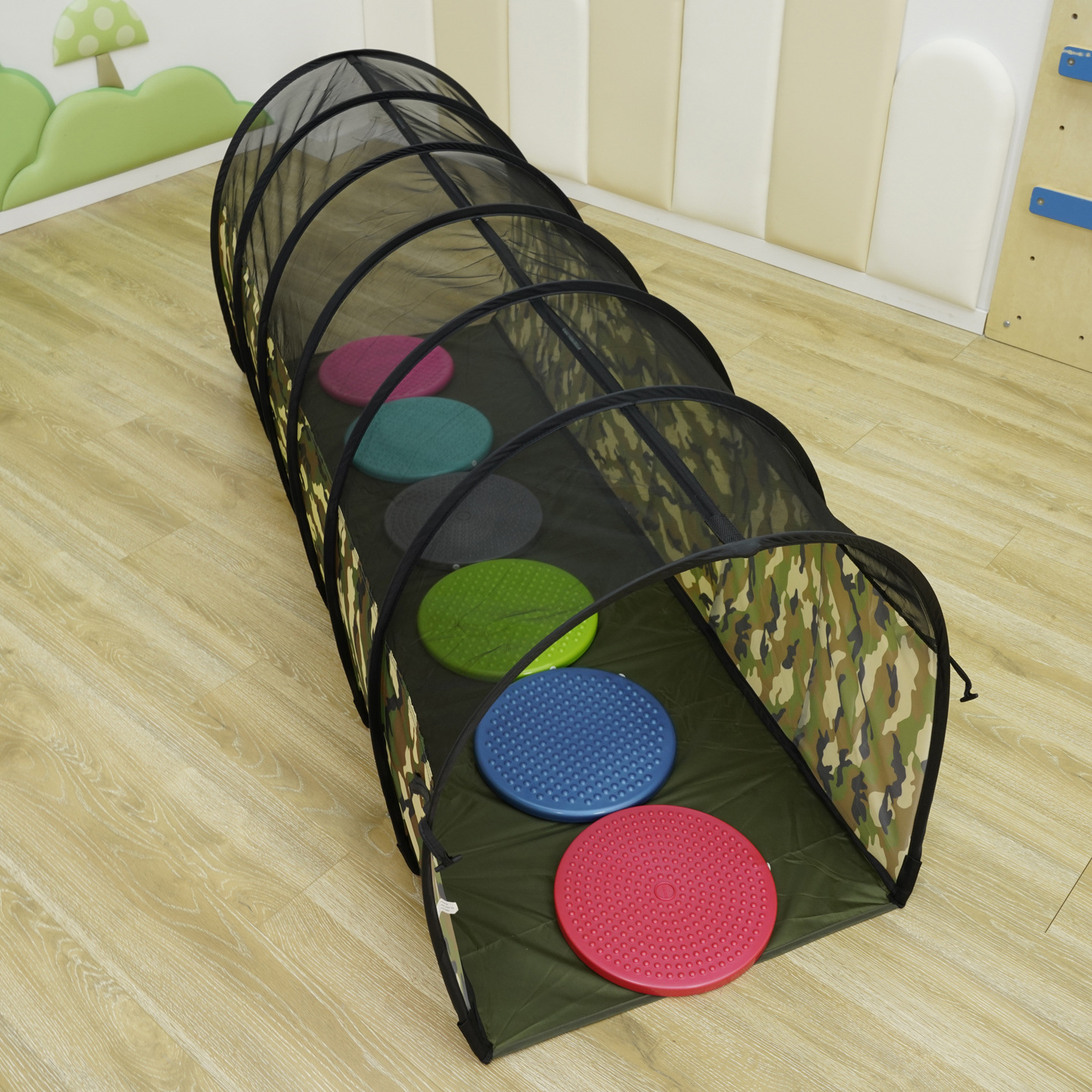 Túneles solares camuflados directamente a través de curvas rastreando agujeros equipos de entrenamiento sensorial para niños trepando juguetes de interior