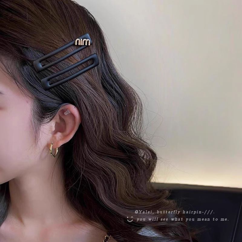 Pin de cabello de la frente lateral pin de cabello negro femenino pin de cabello 2025 nuevo toque de cabeza de tarjeta de cabello marino