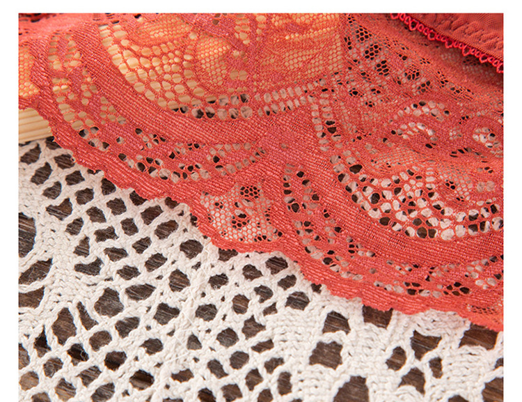 Ensemble soutien-gorge et culotte en dentelle rouge avec armatures_voghion.com