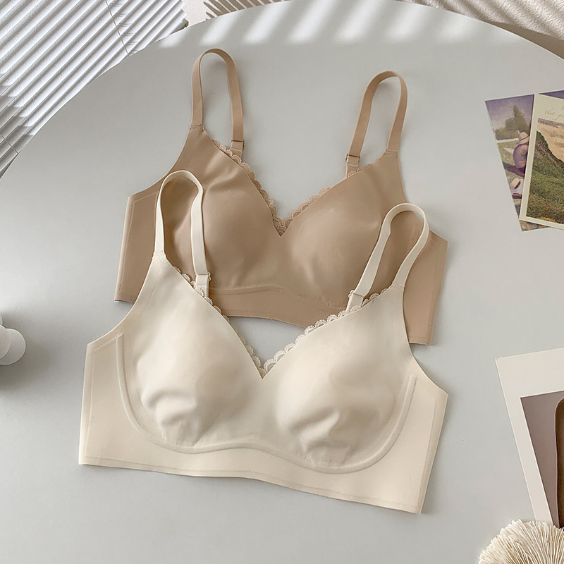Japanese Ultra-Thin Seamless Latex Bra for Women with Large Busts, Minimizes Appearance, Wireless, Side Support, Anti-Sagging, Rabbit Ear Bra