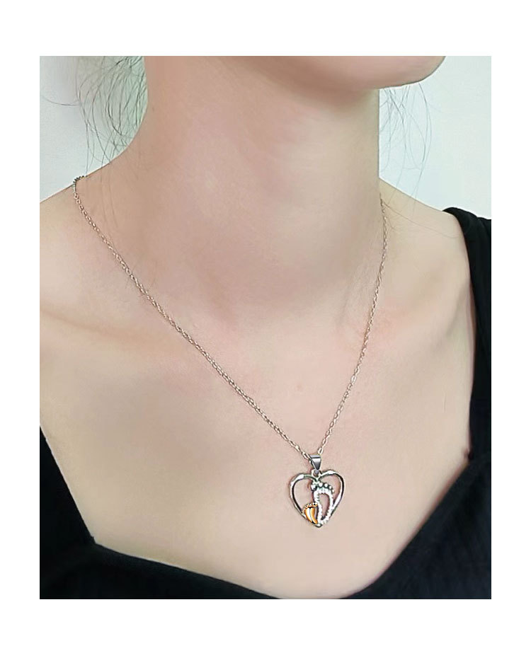 Casual Heart Shape Foot Copper Plating Rhinestones Pendant Necklace display picture 6