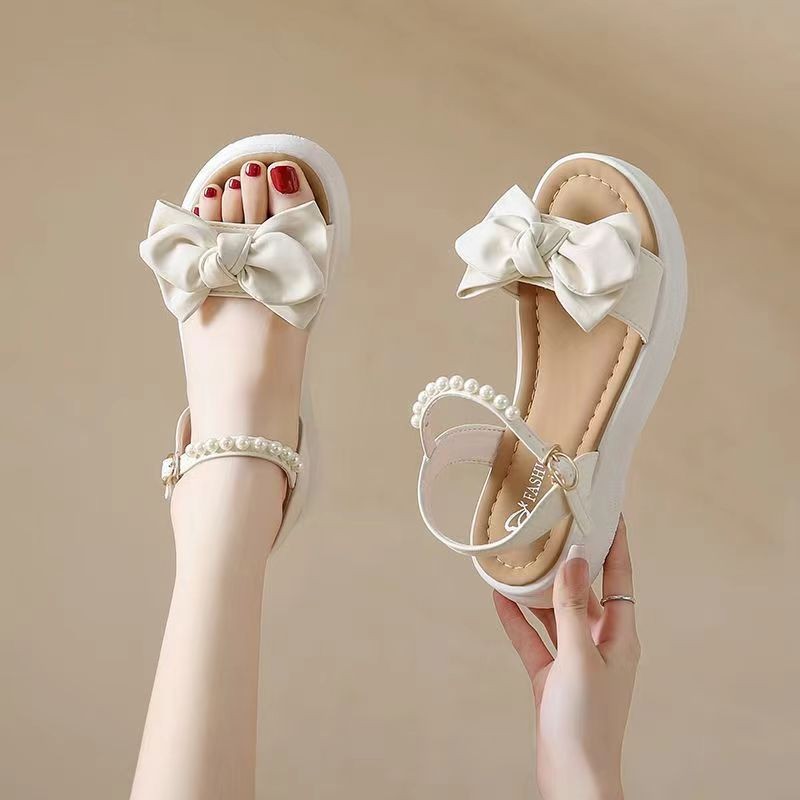 2026 sandalias de primavera y verano para mujeres nuevas al por mayor suela gruesa de perla arco con suela suave con falda de moda zapatos de playa romanos