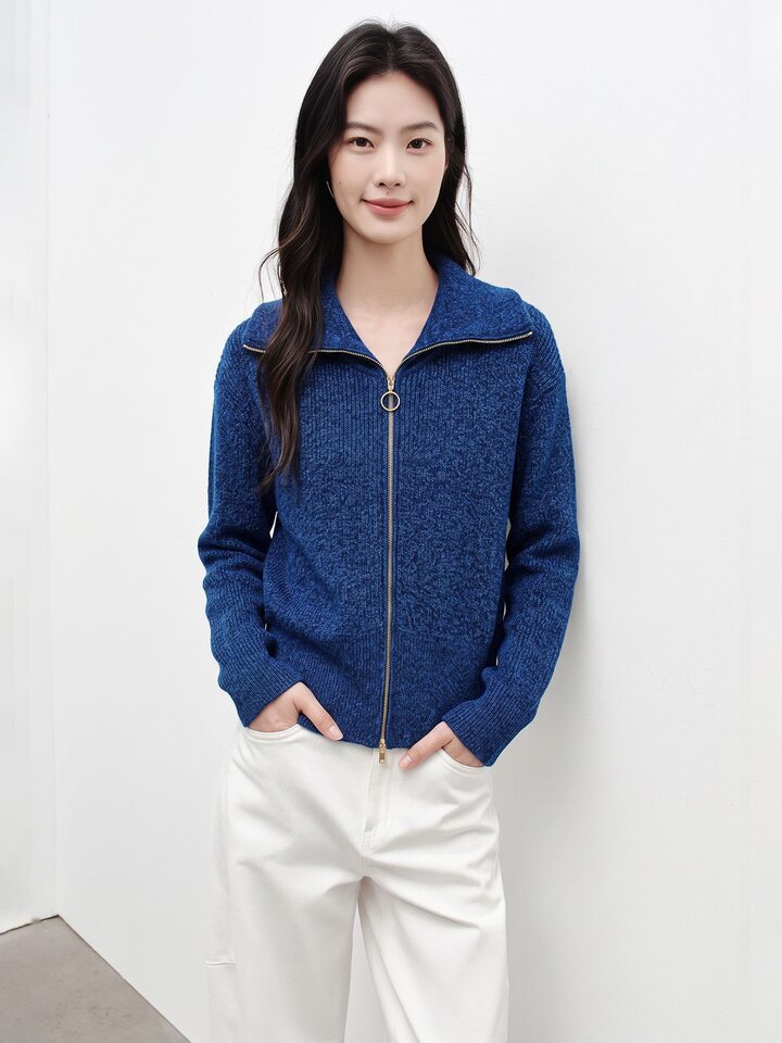 Áo khoác dệt kim nữ màu xanh da trời, dáng cardigan khóa kéo, chất liệu len cừu mềm mại, tay dài — Màu xanh da trời