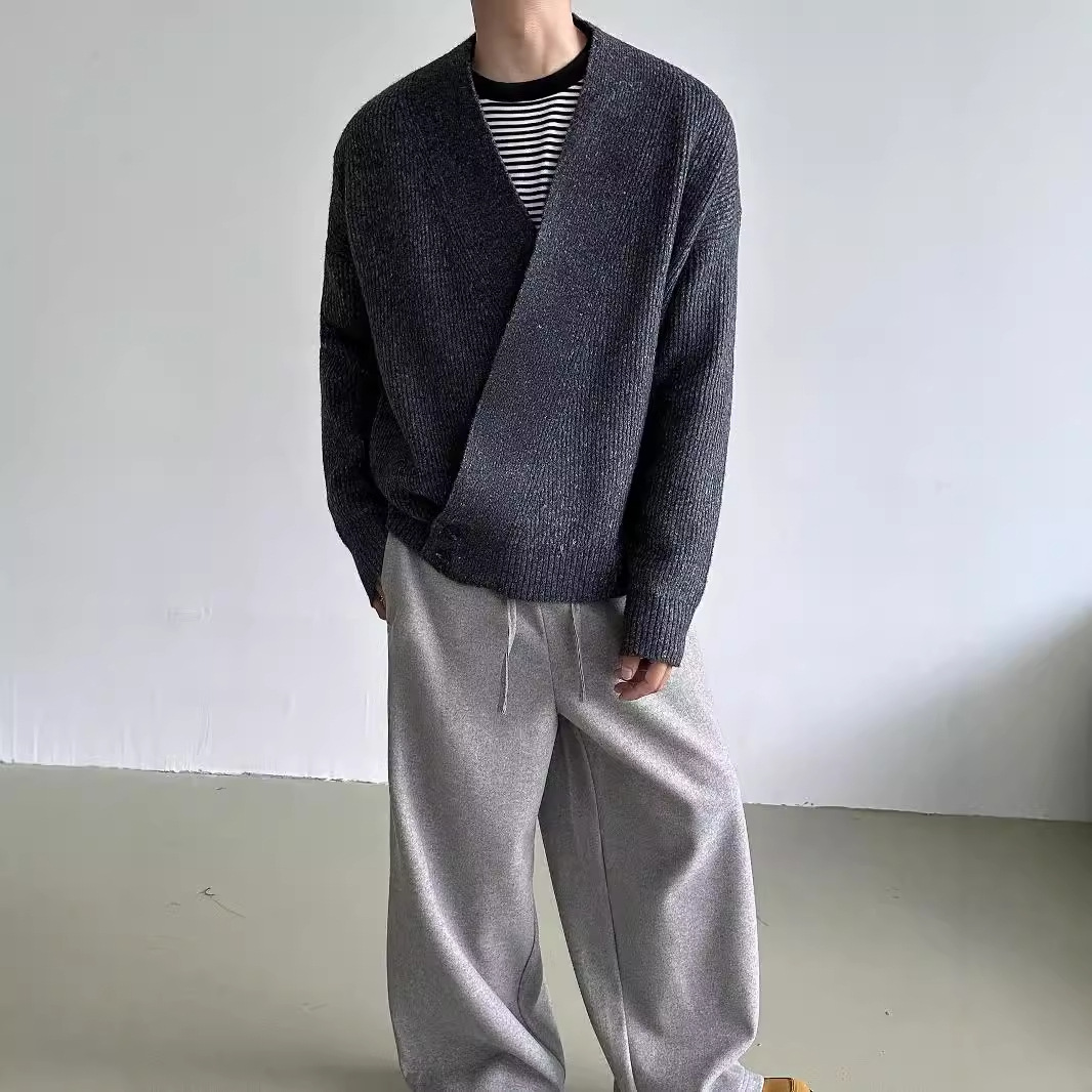 2024 Autumn/Winter New Style Relaxed Loose V-Neck Knitted Robe Sweater for Men, Versatile and Simple Diagonal Button Cardigan Jacket