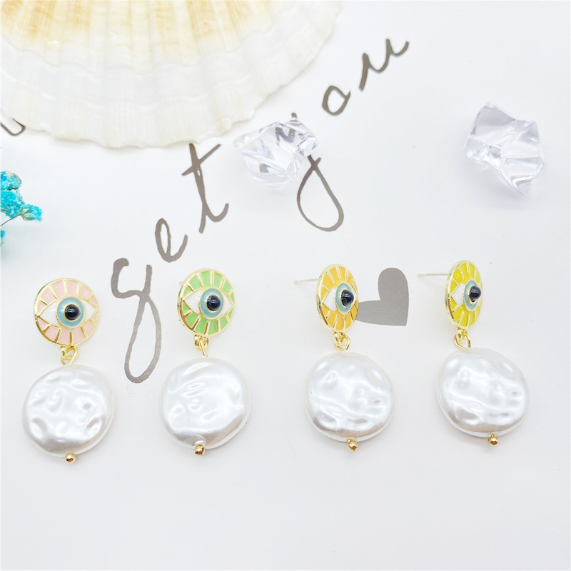 Fashion Eye Totem Pearl Earrings Wholesale display picture 1