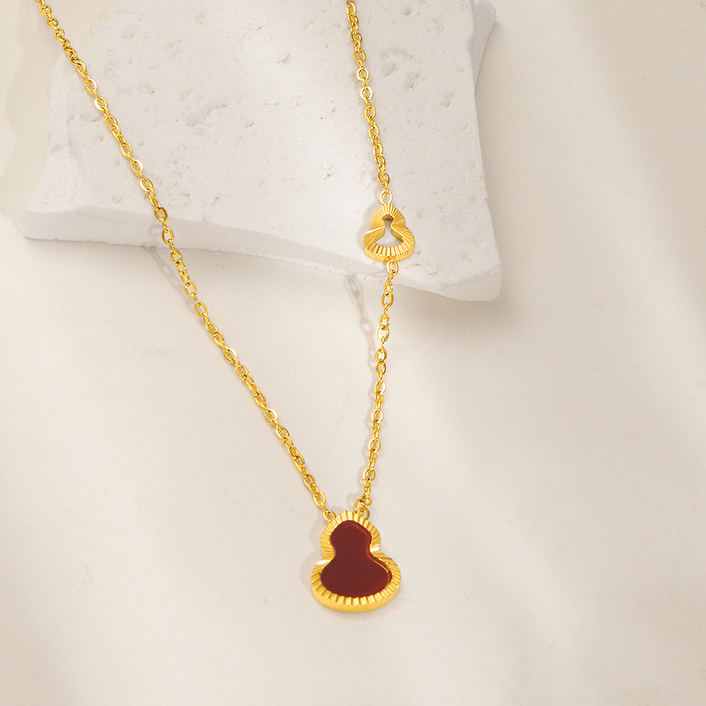 Popular New Chinese-Style Carved Gourd Necklace for Women Versatile Niche Design Titanium Steel Non-Fading Trendy Pendant Collarbone Chain