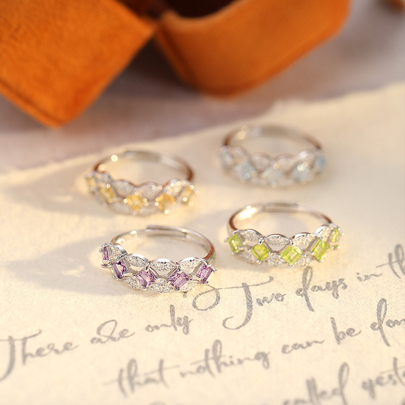 Anillo de fila de piedra de cristal natural de lujo ligero s925 anillo de plata de ley ajustable sin decoloración venta caliente transfronteriza accesorios de alta gama mujeres