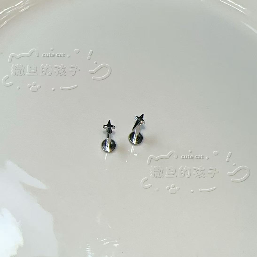 Silver pointed spike labret stud material detail