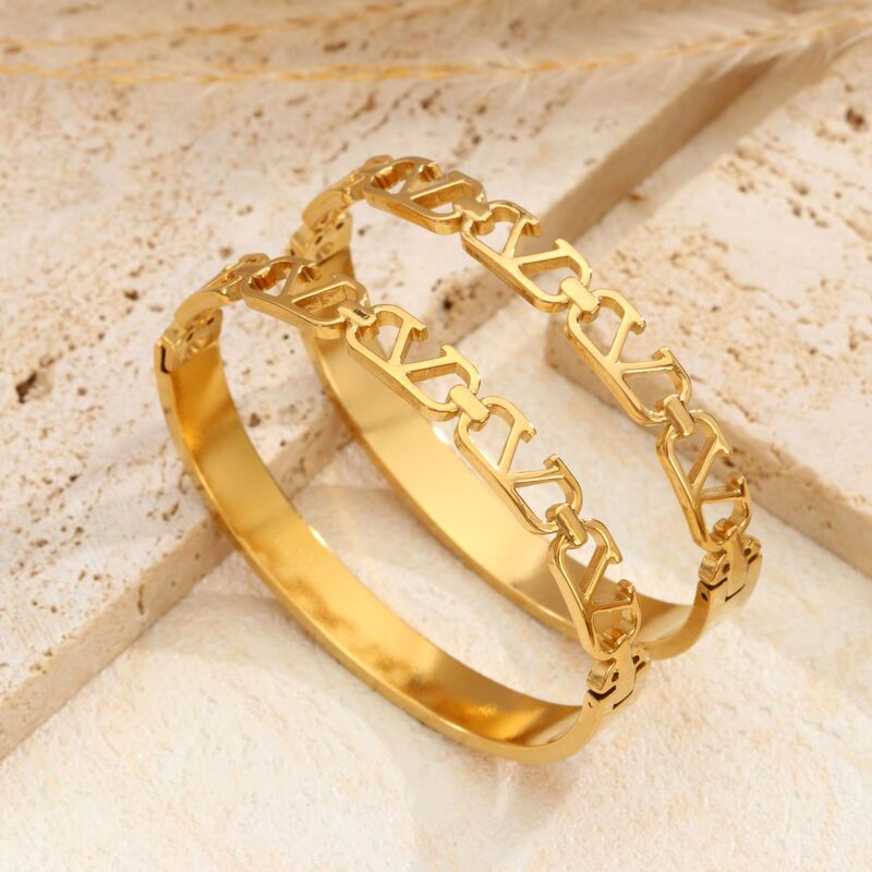 European and American Valentine's Day V-letter new bracelet for women, made of titanium steel, high-end versatile light luxury jewelry, factory wholesale European and American Valentine's Day V-letter new bracelet for women, made of titanium steel, high-end versatile light luxury jewelry, factory wholesale
