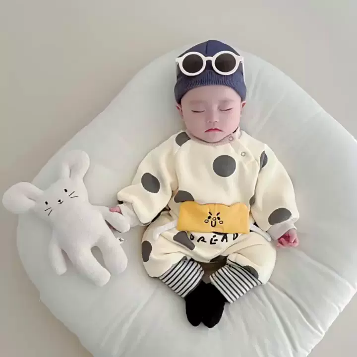 新款新生婴儿连体衣服 立体波点爬服秋冬季宝宝连体衣现货批发