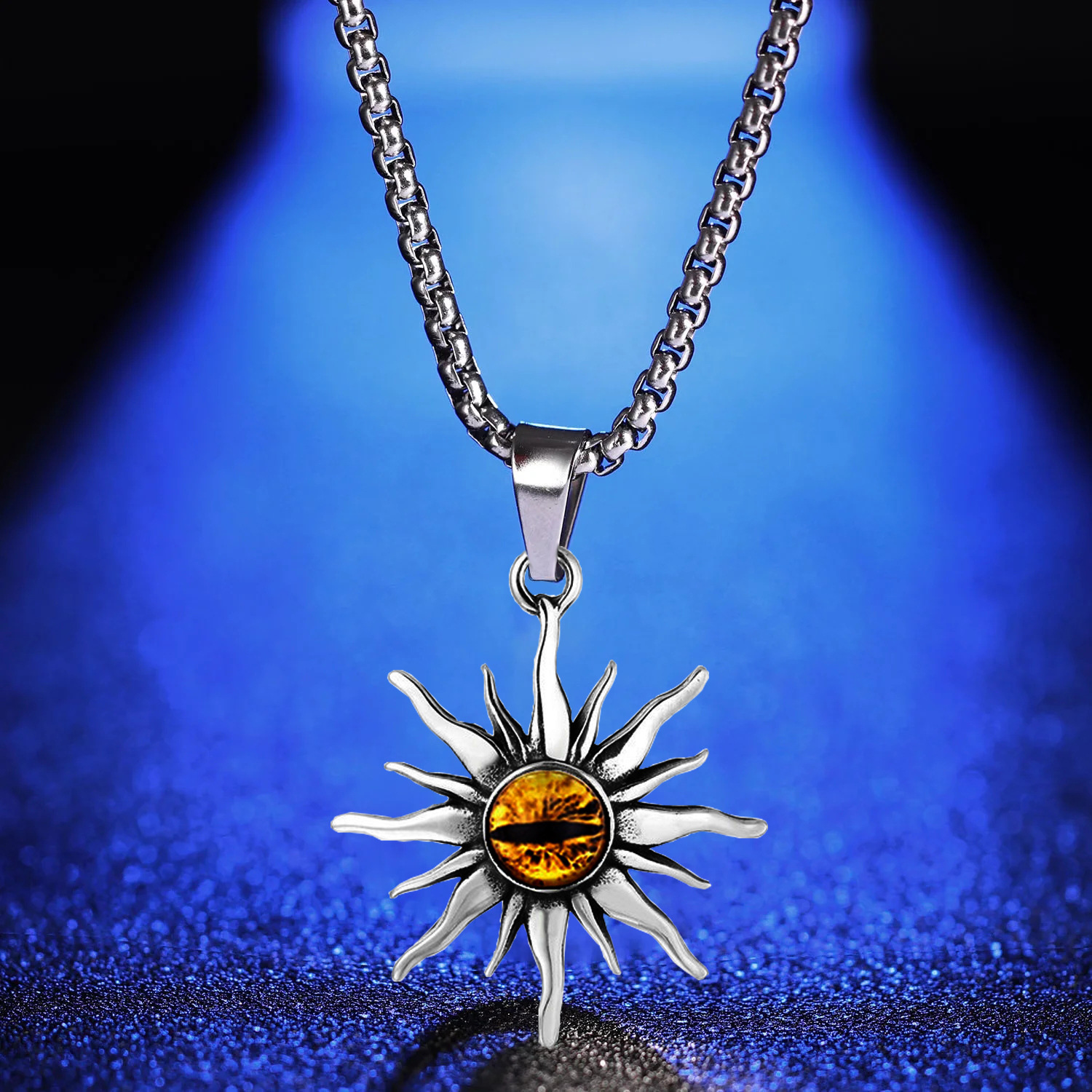 Collana con ciondolo a forma di dio del sole e occhio magico, in acciaio al titanio di alta qualità, per uomo, in vendita all'estero_voghion.com
