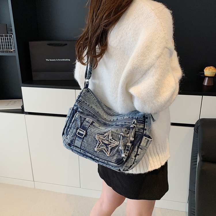 Denim Large-Capacity Women's Crossbody Bag for Commuting with Multiple Compartments, Five-Pointed Star Fashion, Lazy Style, American-Style Distressed Shoulder Bag