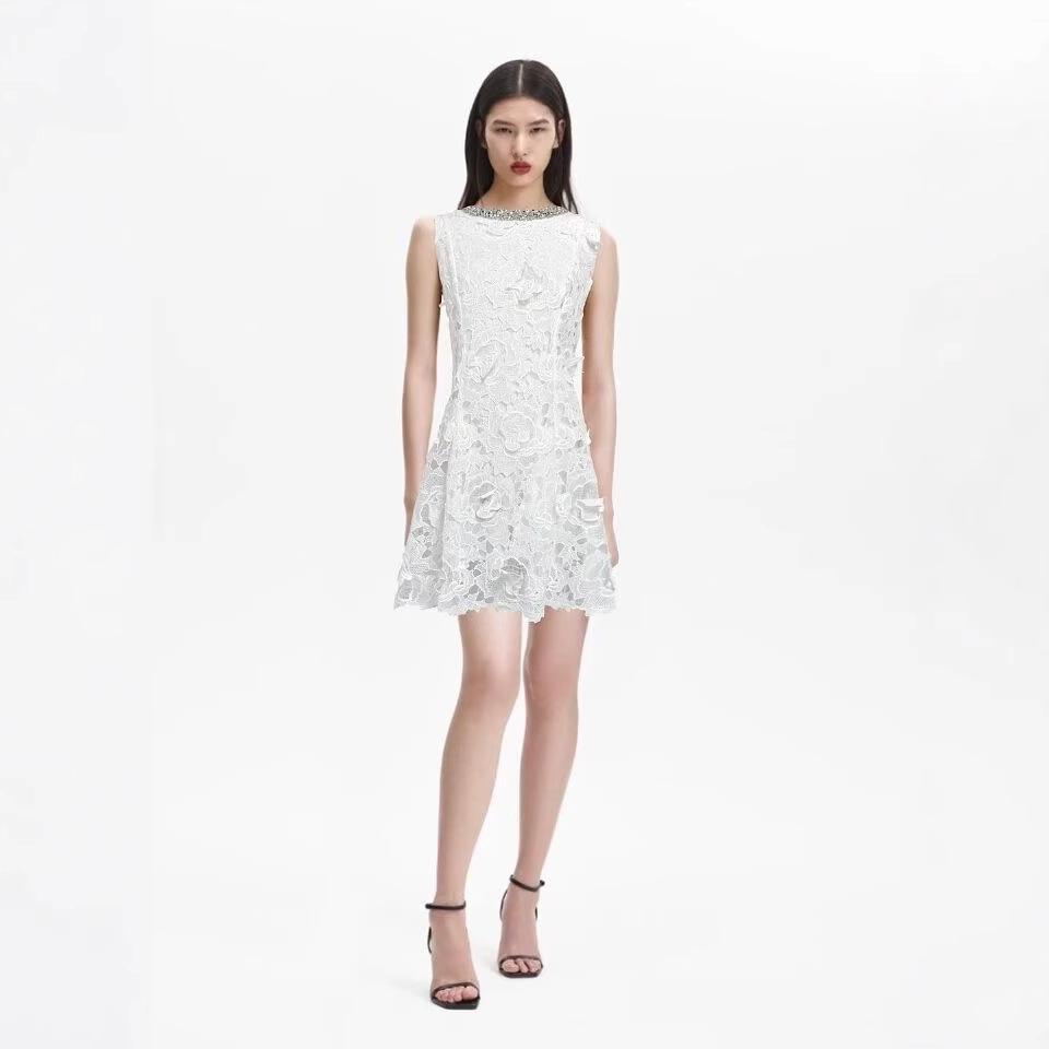 Summer fashionable elegant lace dress with a round collar sleevless