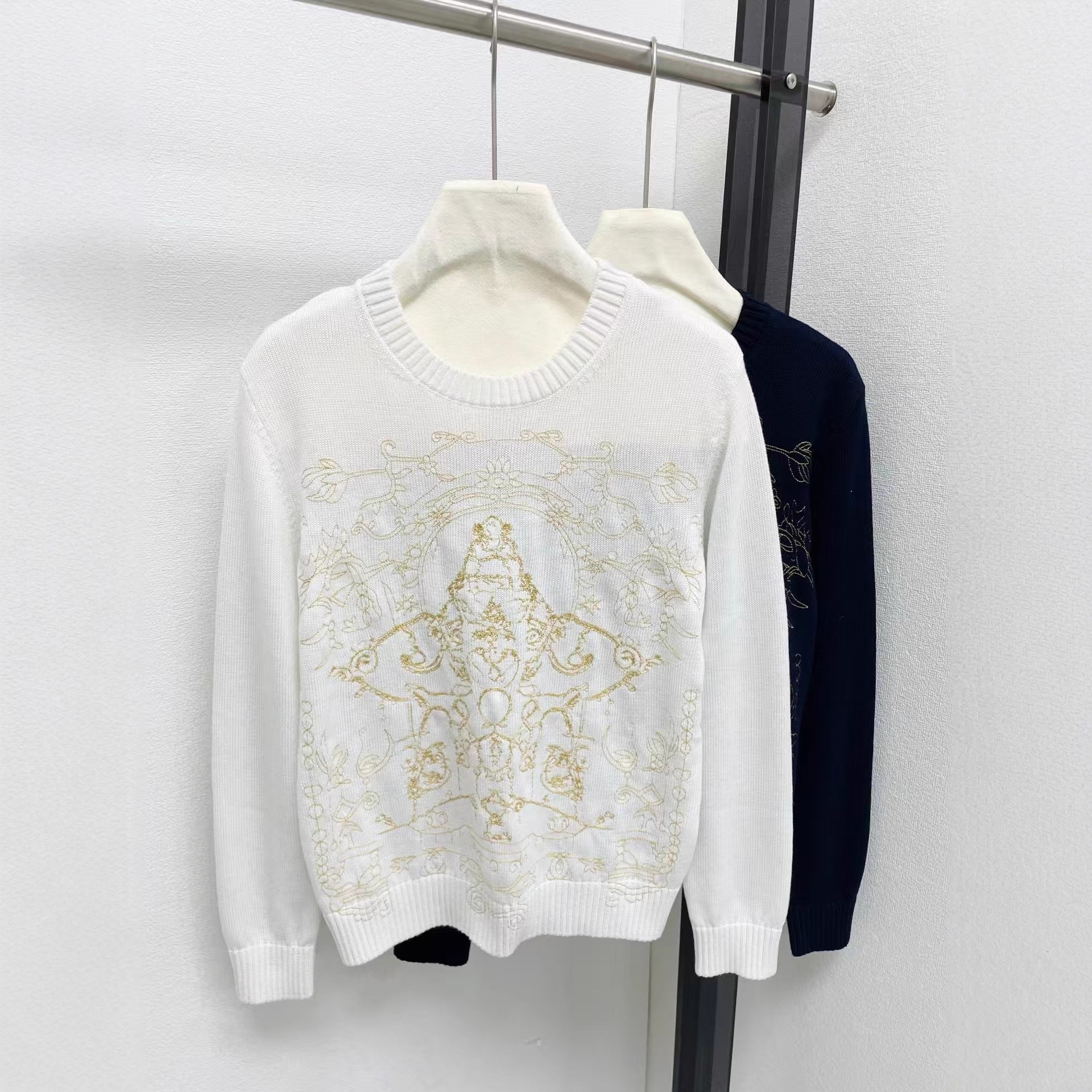 高定D+五角星金线刺绣针织衫25年秋冬新款亲肤软糯圆领长袖毛衣女