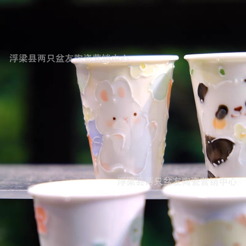 一口の杯の手描きのパンダの茶器はお茶の杯の主人の杯の陶磁器の水の杯の客の杯の工夫の茶器のコップの景徳鎮を浸します。|undefined