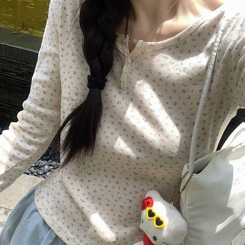 Base body-friendly fitted long-sleeve with a round collar, floral print