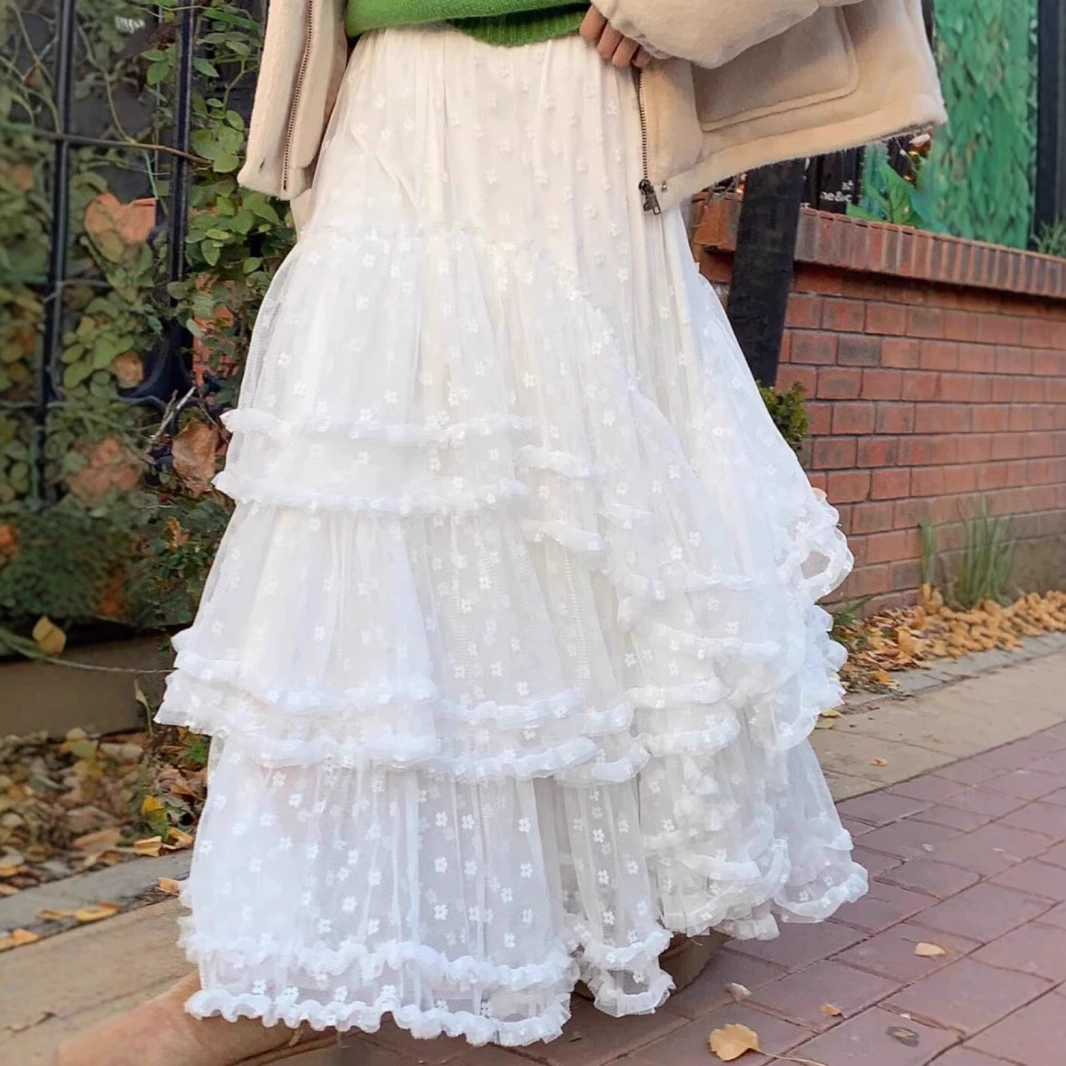 Белое тяжелое кружевное сшивание нерегулярная сетчатая юбка-юбка женского осеннего и зимнего высокого ощущения торт юбка большая длинная юбка