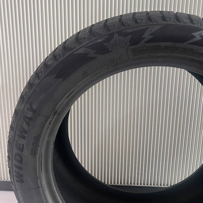 Off-road şinlər tires 195/65R15, featuring snow