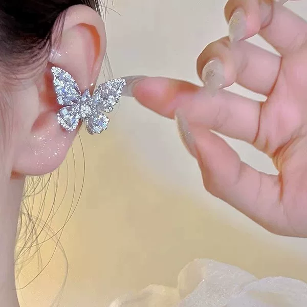 Elegant and understated butterfly ear clips, a fashionable and sophisticated accessory for women, 2026 minimalist style, no ear piercing required