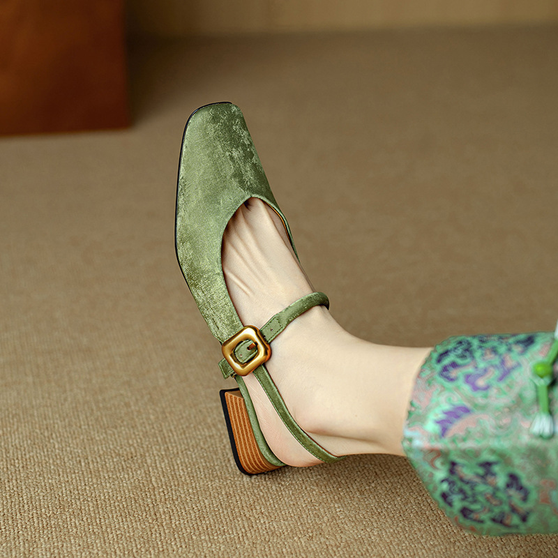 Guofeng cabeza cuadrada gruesa sandalias de talón alto de boca poco profunda para mujeres de verano nueva hebilla francesa no se cansa zapatos de talón bajo