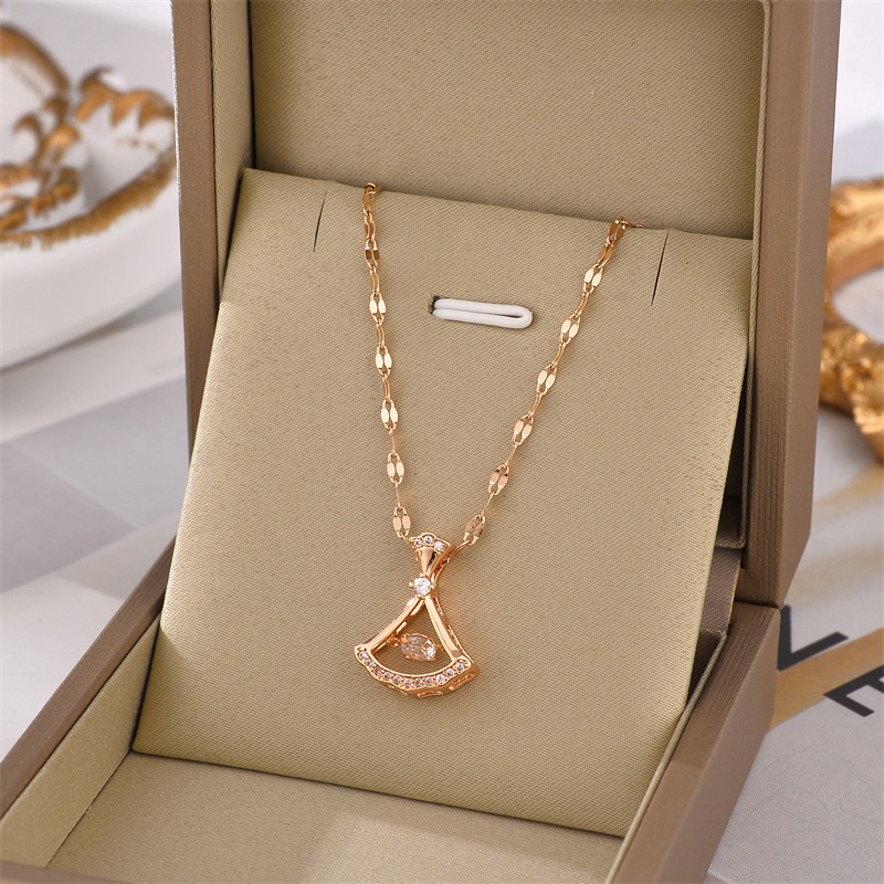Collar de acero de titanio para mujeres simple y versátil estilo ligero de lujo nicho diseño de alta calidad no decoloración joyería de cadena de clavícula al por mayor