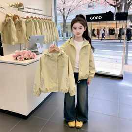 女童秋装外套2026新款儿童洋气时髦冲锋衣女孩春秋季大童连帽上衣
