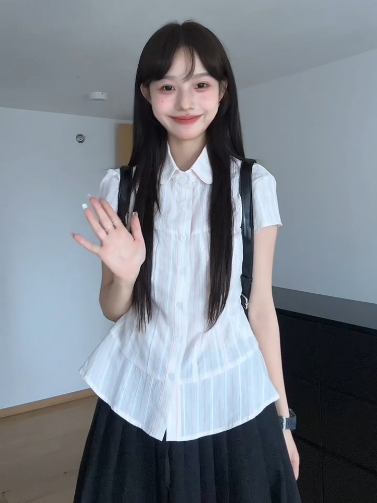 핑크색 싱글탑은 실제로는 연한 핑크색 세로줄무늬가 있어요!