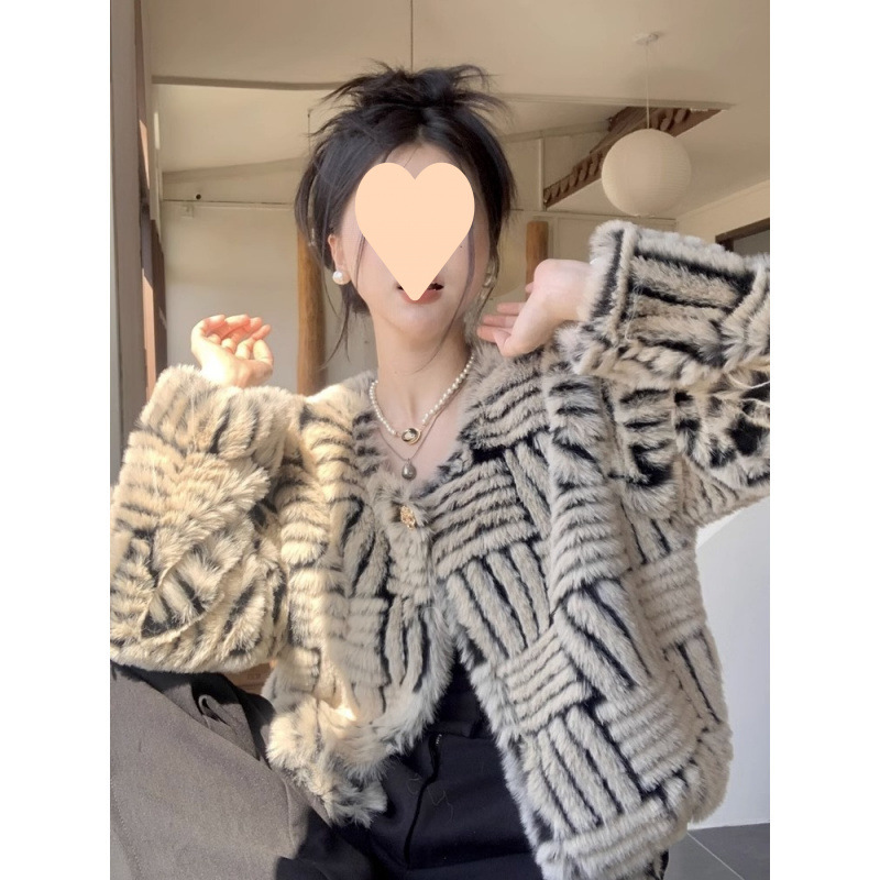 小香風加厚毛絨外套女秋冬高級感小眾設計復古法式保暖短款棉衣服