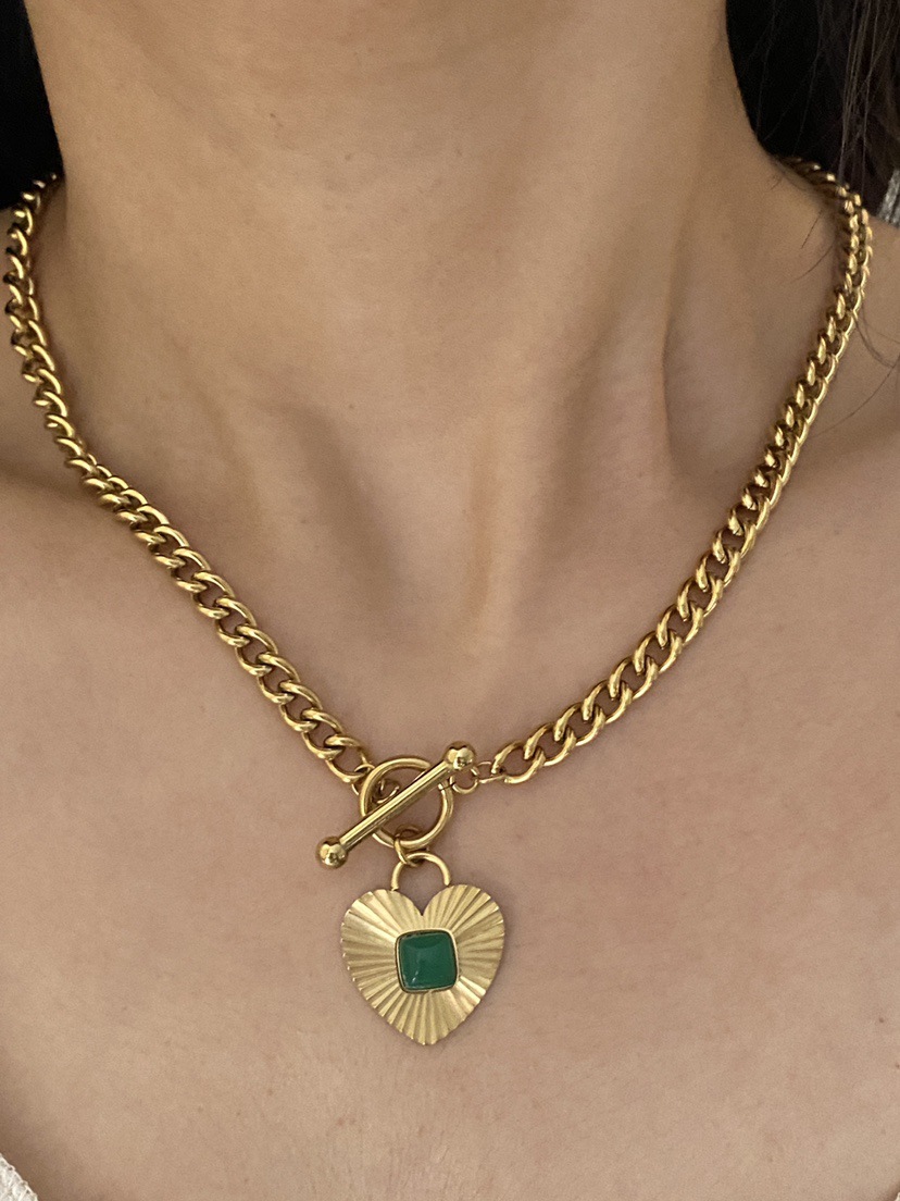 Retro Heart Shape Titanium Steel Inlay Artificial Gemstones Necklace 1 Piece