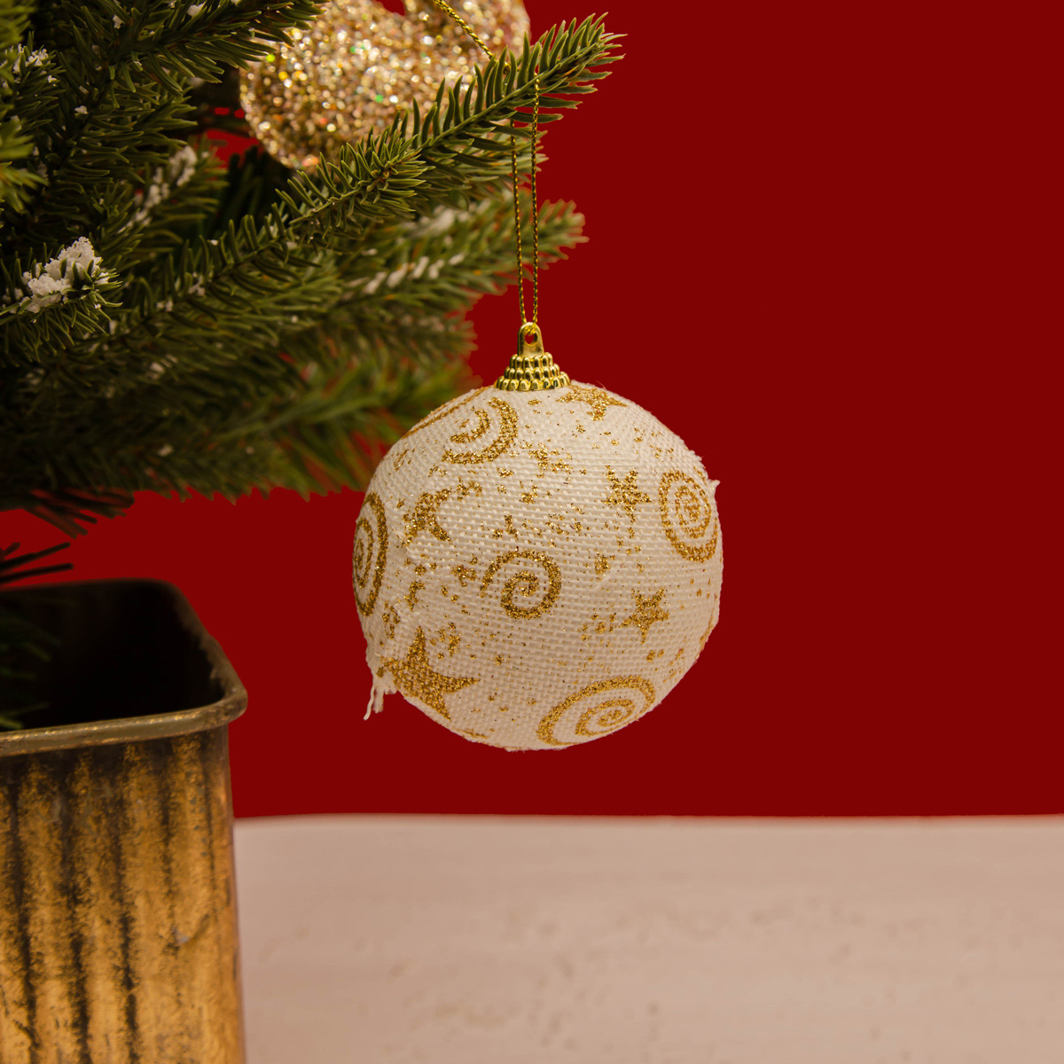 En stock Navidad colgante bola decoraciones 8m3 paquete tela impresión espuma Navidad bola fiesta suministros colgante bola