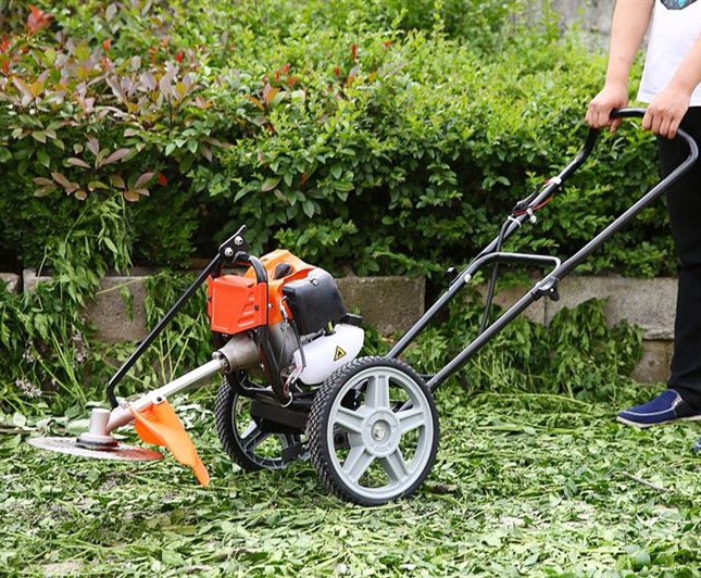 厂家批发精品手推割草机家用汽油二冲程圆盘小型松土除草机打草机