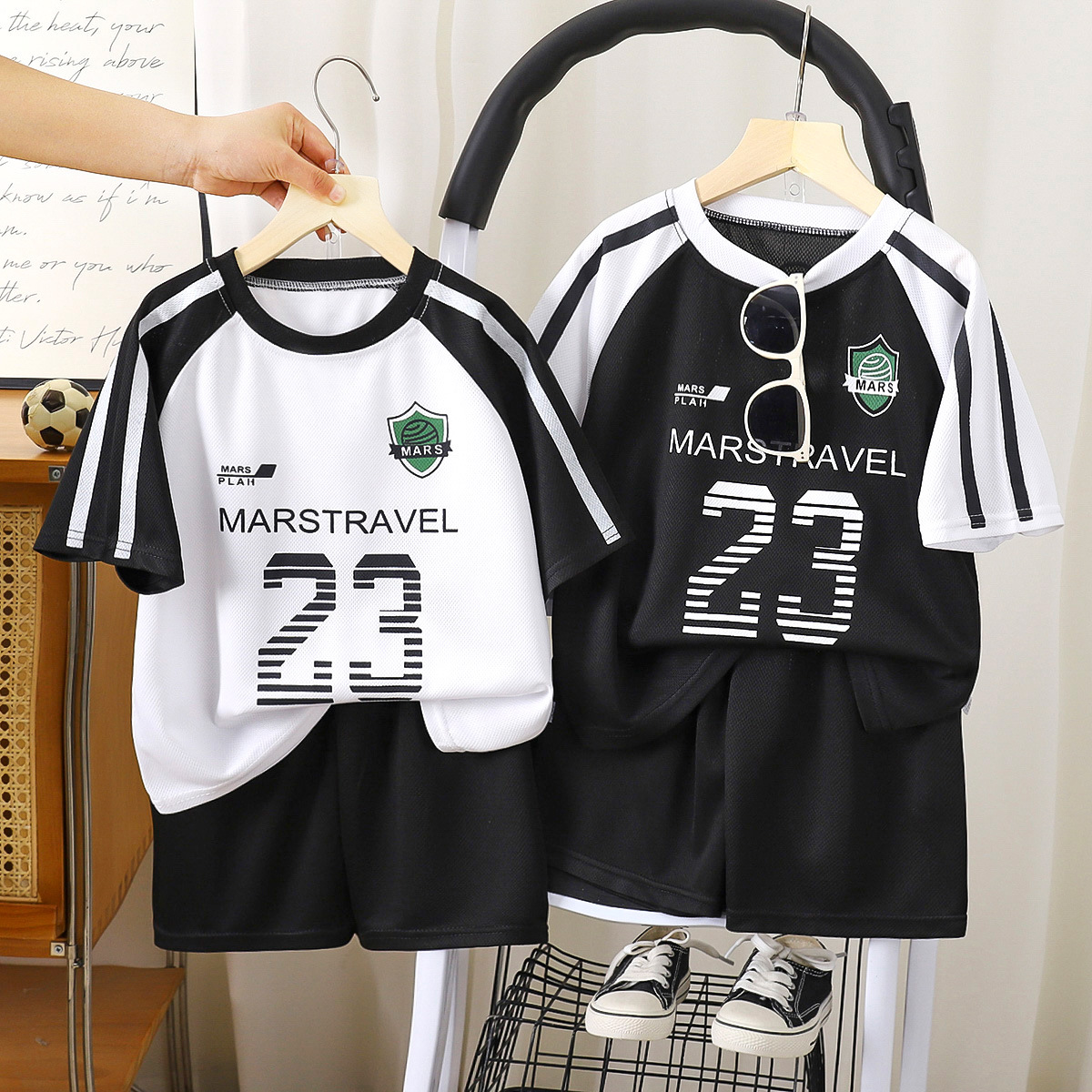 Traje deportivo para niños verano nuevo estilo uniforme de baloncesto para niños uniforme para niños pantalones cortos de manga corta ropa de secado rápido ropa para niños al por mayor