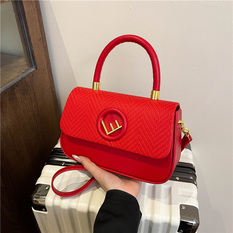 Bolso de caja de temperamento transfronterizo para mujer 2025 nuevo bolso cuadrado pequeño de sentido de alta gama de moda salvaje bolso de mensajero de un solo hombro