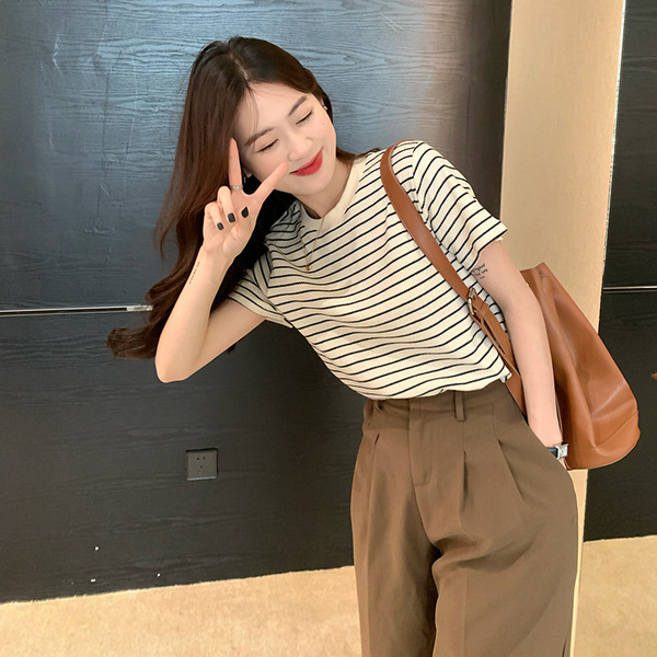 Retro design summer short sleeve T-shirt with a round collar for…