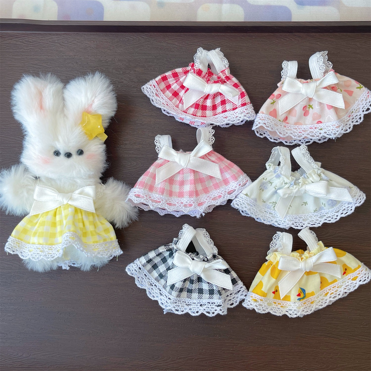 Factory Twist Stick Puppy 10cm Doll with Mini Floral Plaid Skirt Baby Clothes Mini Doll Dress Wholesale