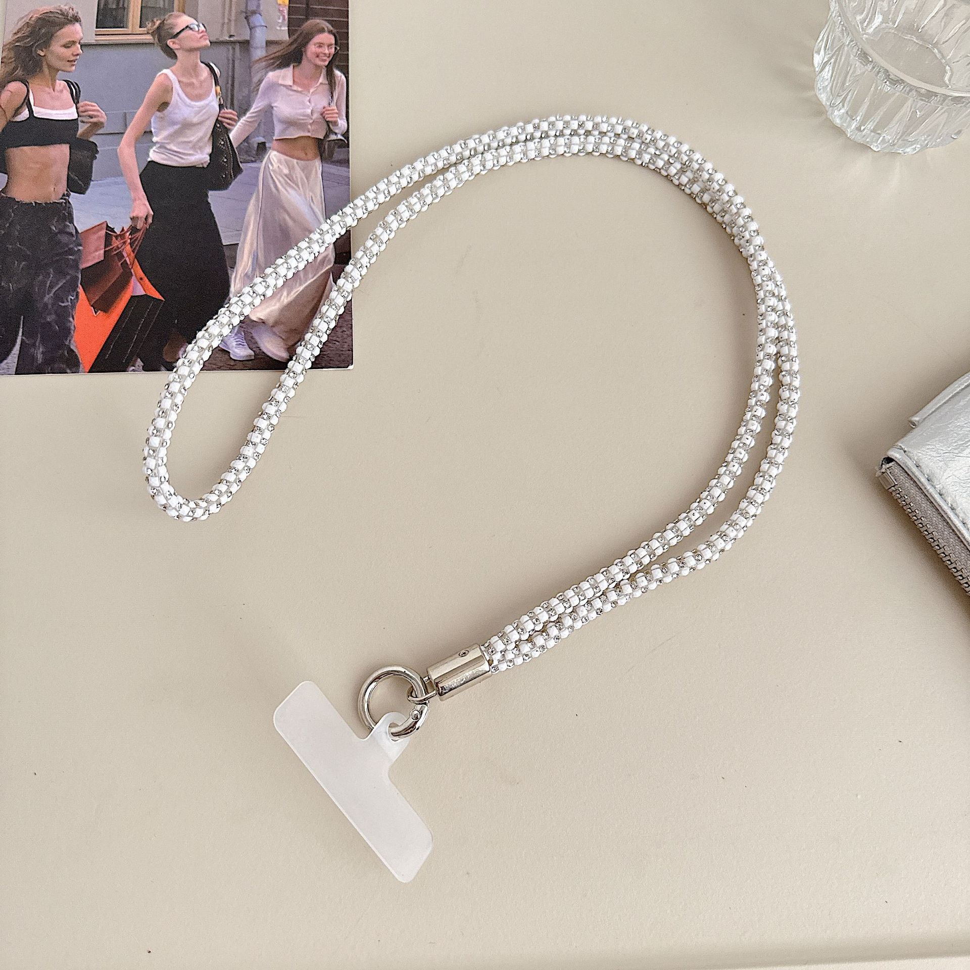 Cadena colgante de teléfono móvil de alta gama hecha a mano de boutique, sensación femenina de alta gama, lujo ligero, cadena colgante de diamante completo, cadena colgante de teléfono móvil de moda, sección larga y corta