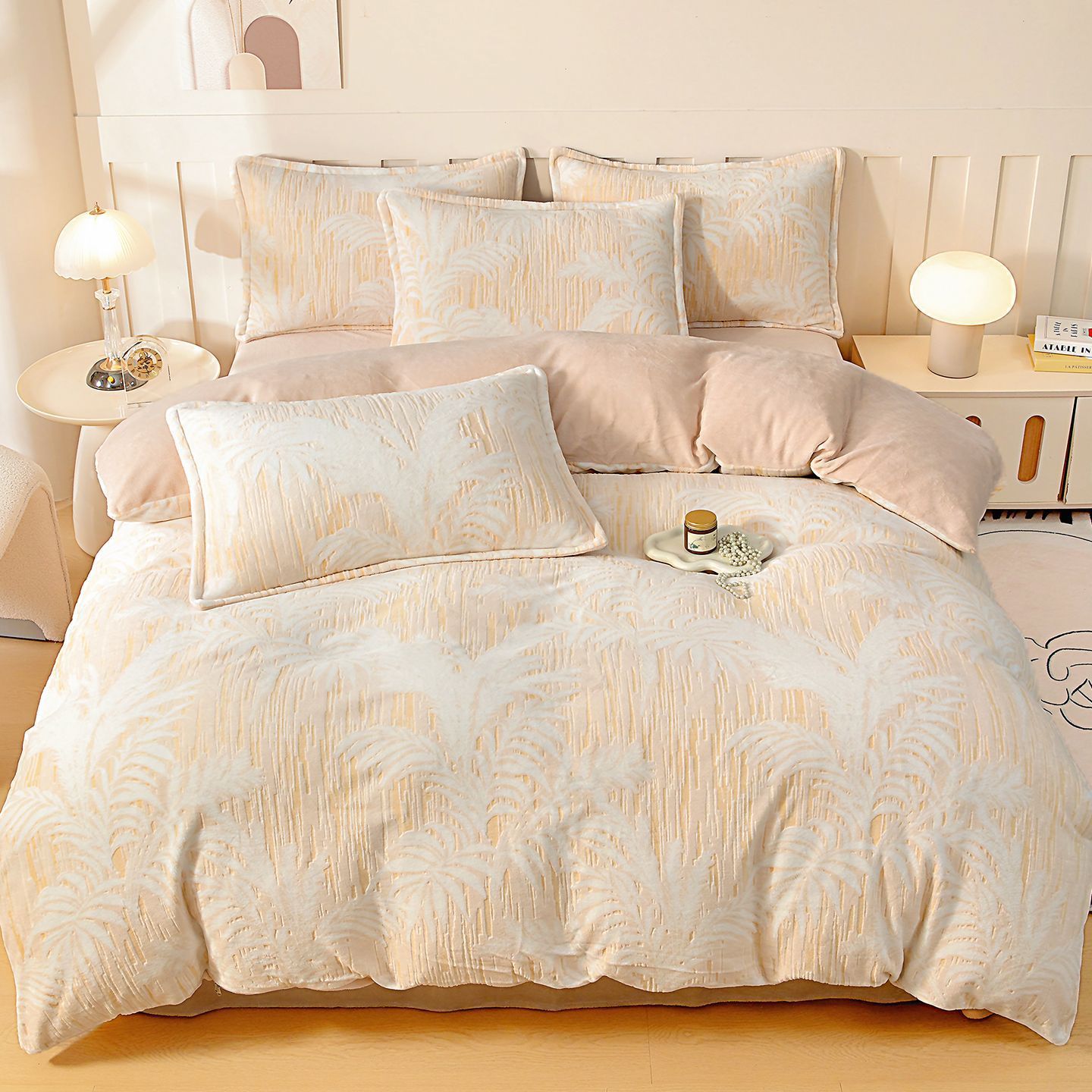 Cama de invierno con cuatro piezas de seda de leche tallado con brida gruesa sábanas de coral cubierta de seda de tres piezas